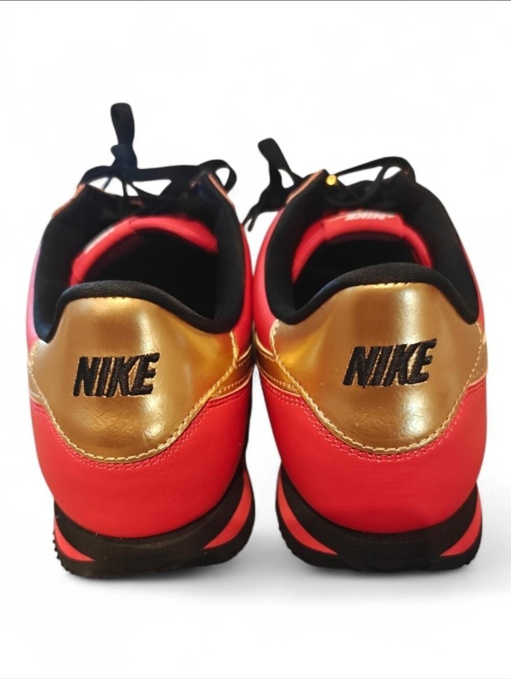 NIKES - Picture 4 of 4